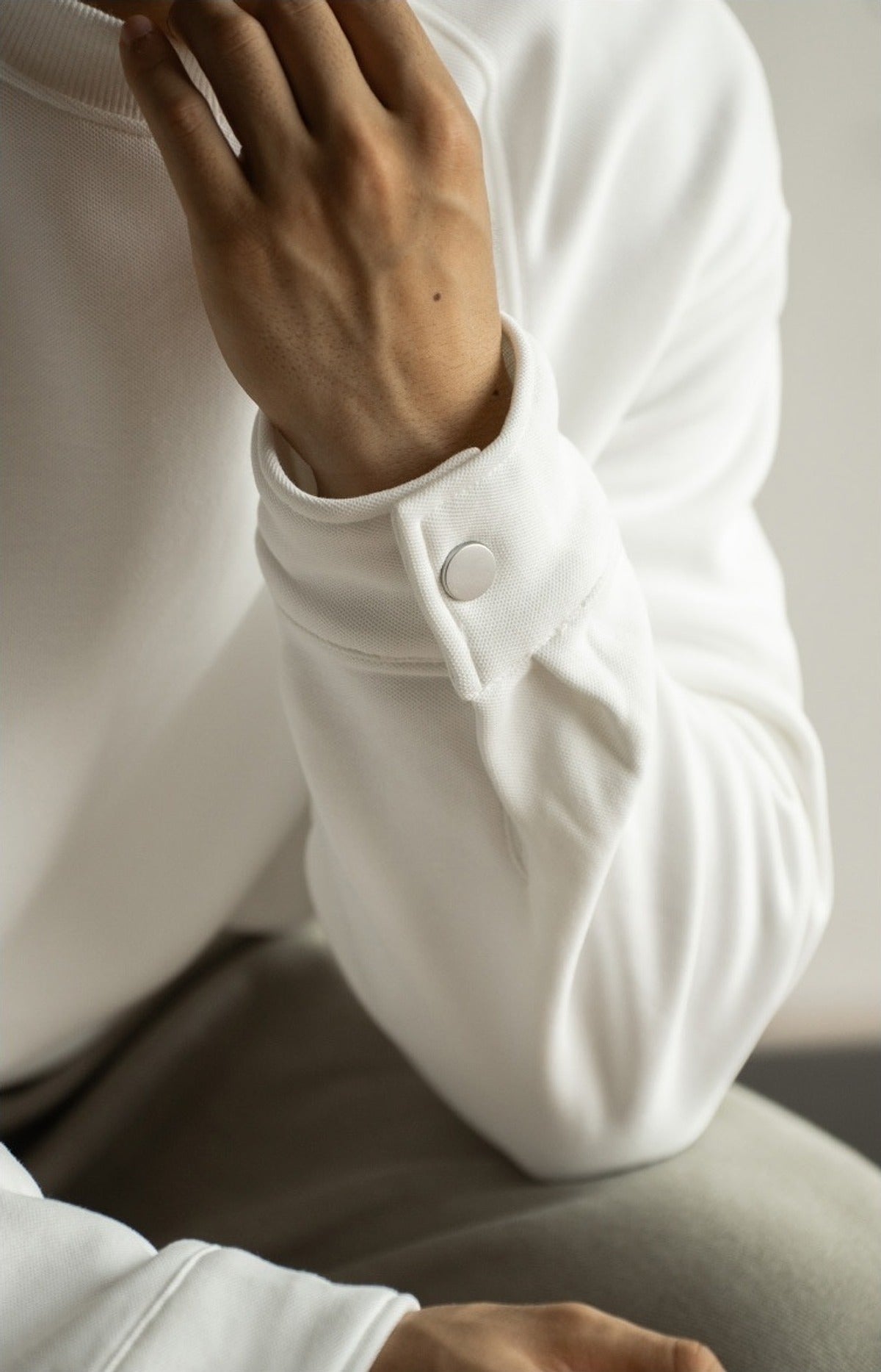 Danro Fleece Raglan Sweatshirt in White, detail close-up