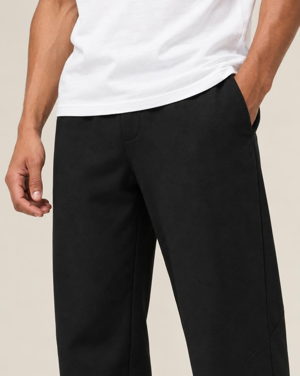 Yuru Loose Harem Pants in Black, close-up on the model